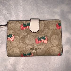 Coach Medium Corner Zipped Strawberry Wallet
